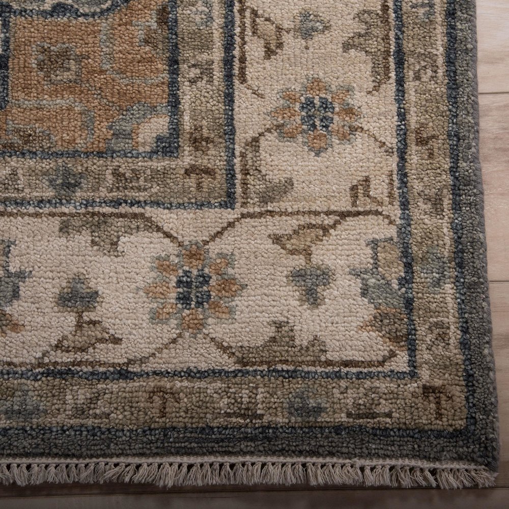 8' x 10' Cut Pile Hand Knotted Rug. Picture 2