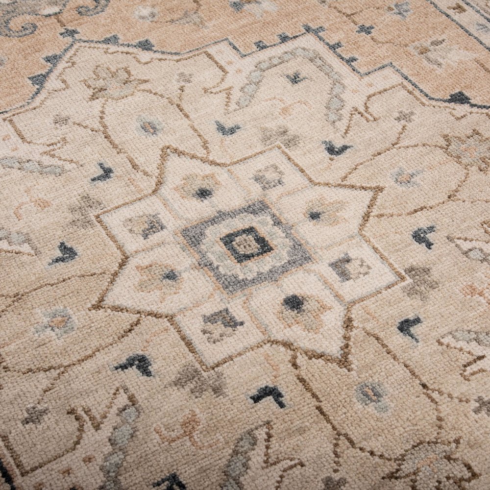 8' x 10' Cut Pile Hand Knotted Rug. Picture 3