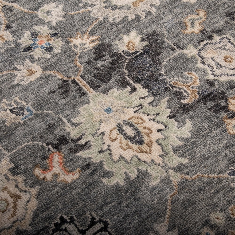 8' x 10' Cut Pile Hand Knotted Rug. Picture 5
