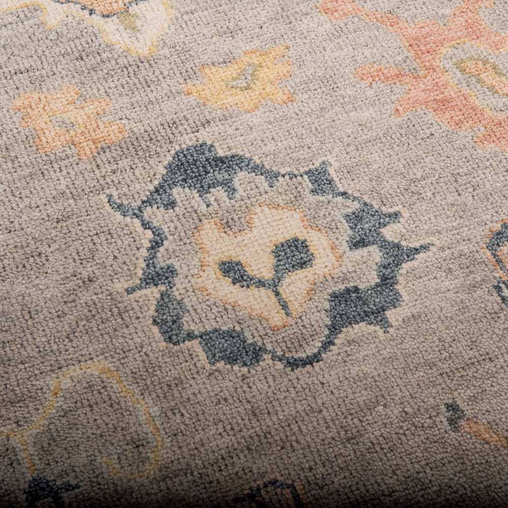 8' x 10' Cut Pile Hand Knotted Rug. Picture 3