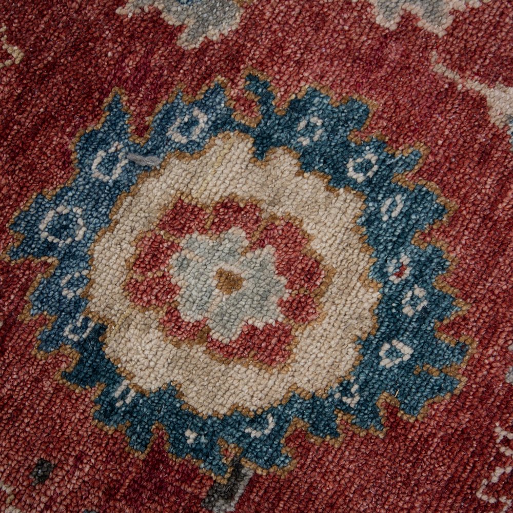 8' x 10' Cut Pile Hand Knotted Rug. Picture 3