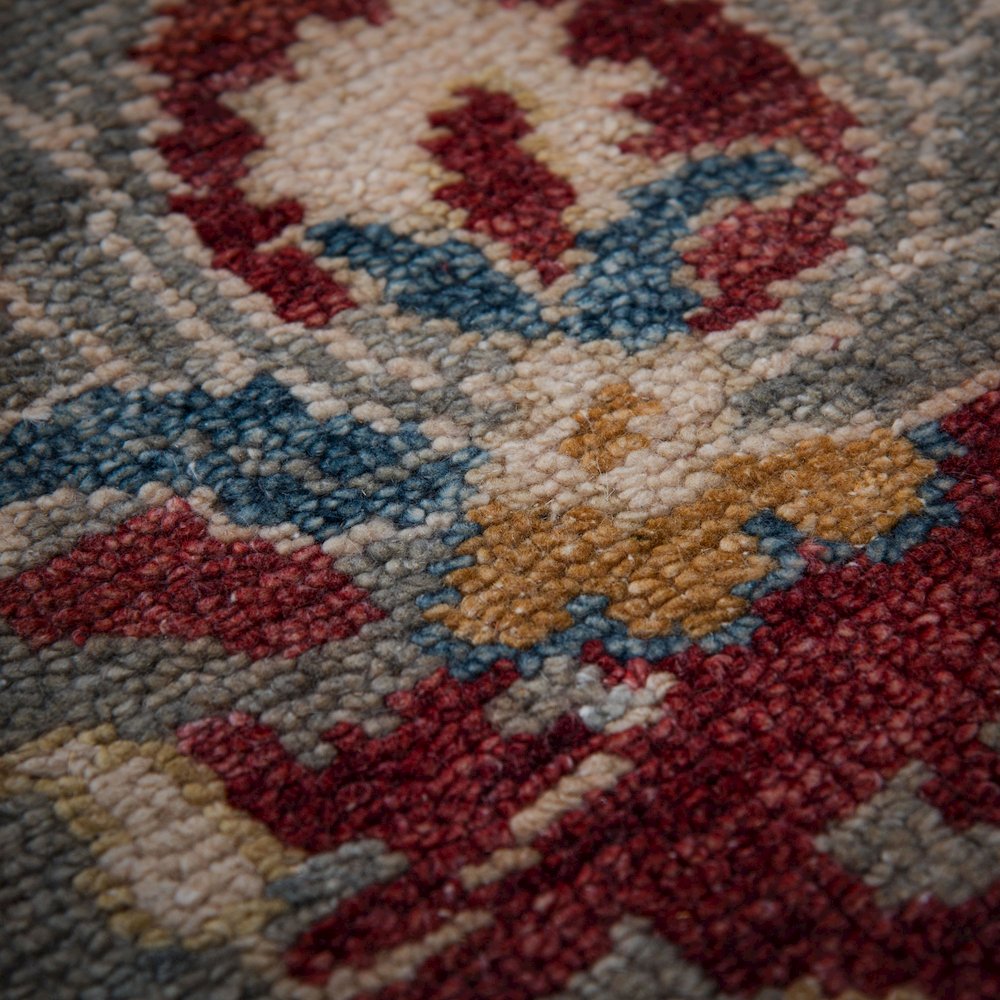 8' x 10' Cut Pile Hand Knotted Rug. Picture 5