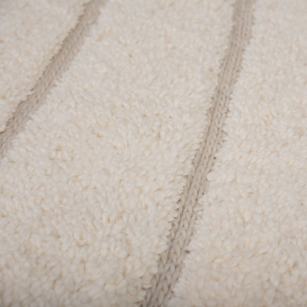 8' x 10' Hand-Tufted Rectangle Rug. Picture 3