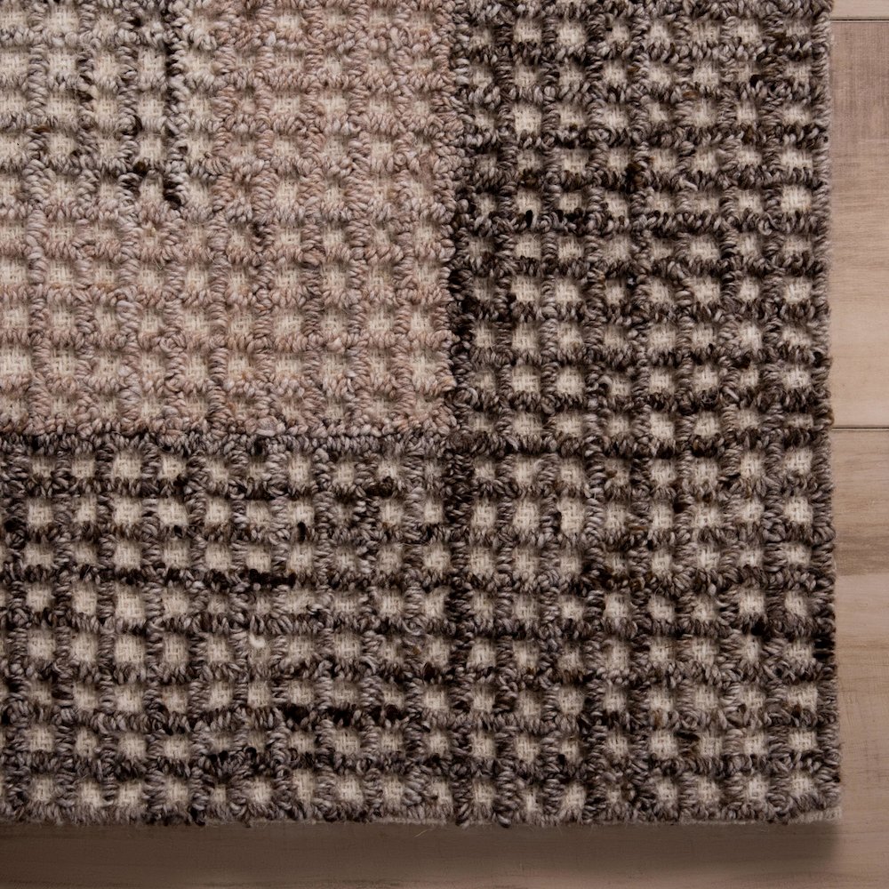 8' x 10' Hand-Tufted Rectangle Rug. Picture 3