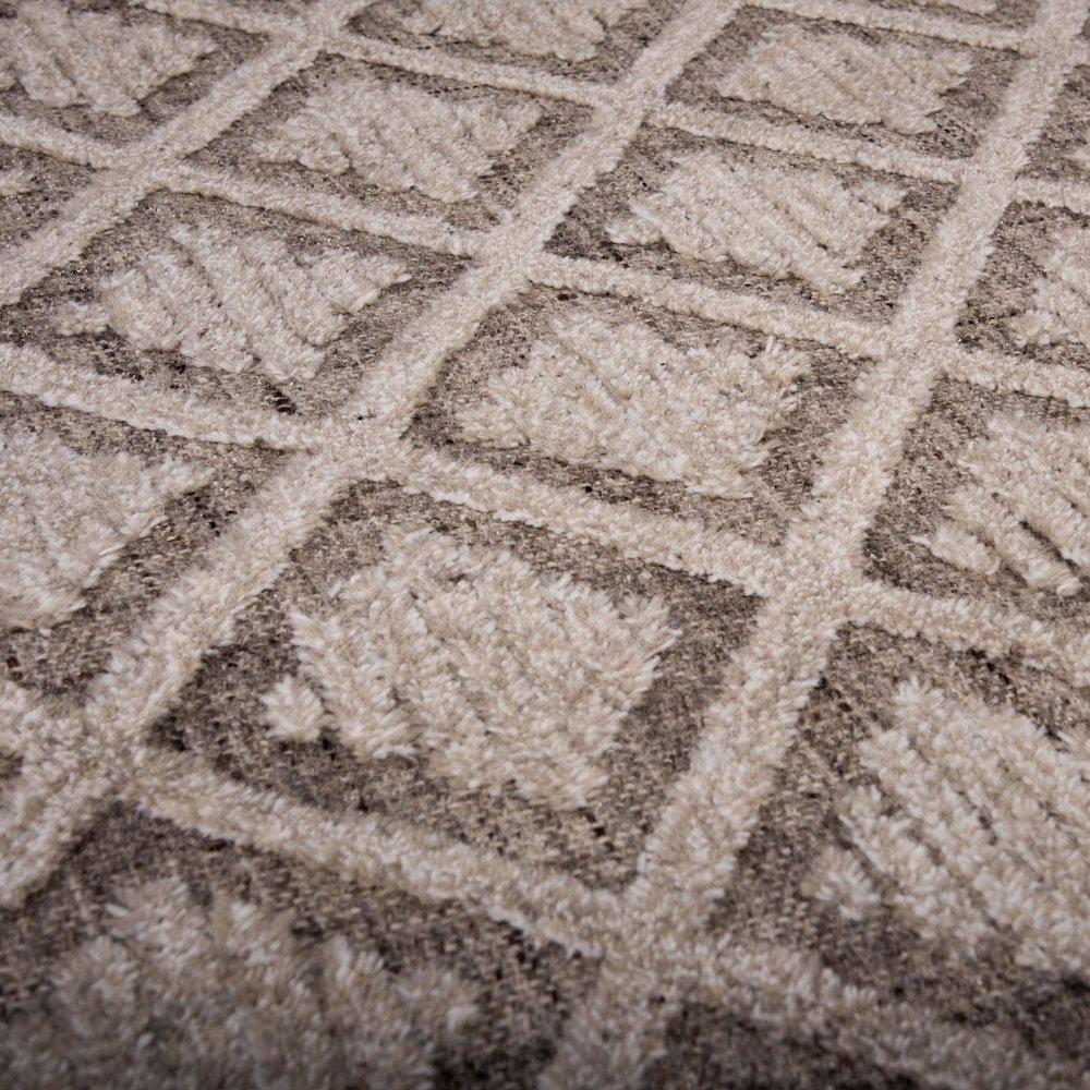 8' x 10' Hand-Tufted Rectangle Rug. Picture 5