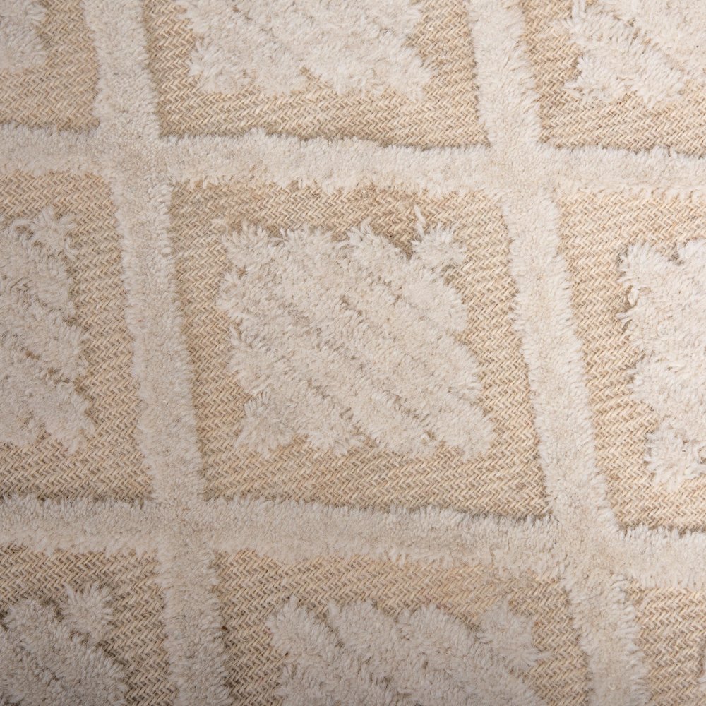 8' x 10' Hand-Tufted Rectangle Rug. Picture 3