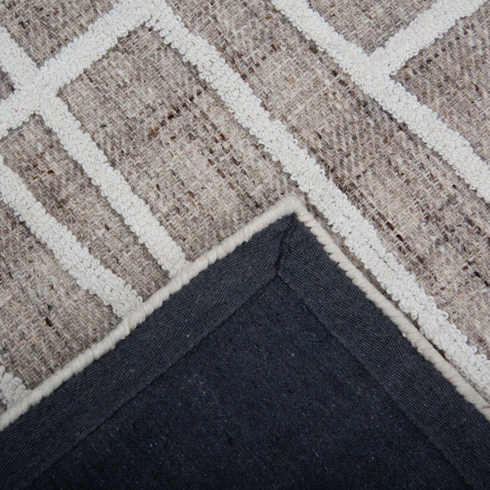 8' x 10' Hand-Tufted Rectangle Rug. Picture 2