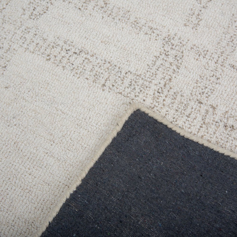 8' x 10' Hand-Tufted Rectangle Rug. Picture 2