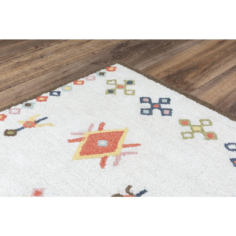 8' x 10' Hand-Tufted Rectangle Rug. Picture 3
