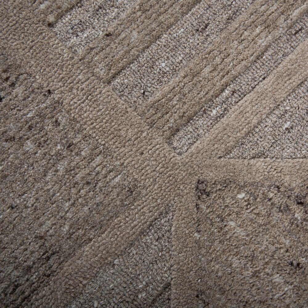 8' x 10' Hand-Tufted Rectangle Rug. Picture 3