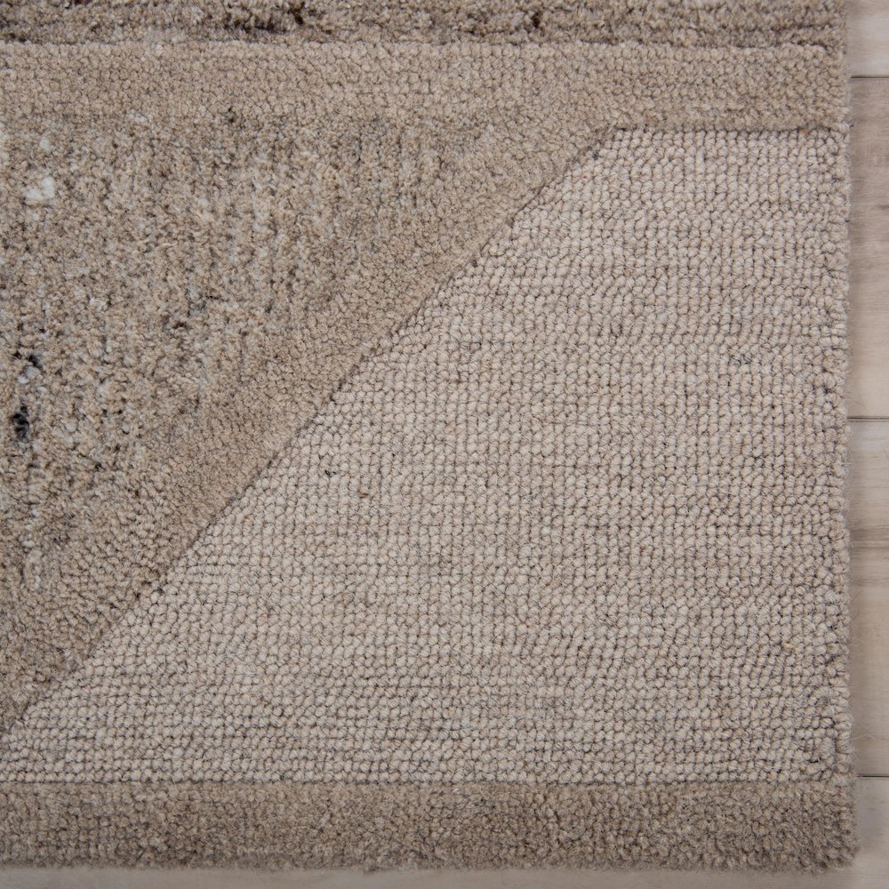 8' x 10' Hand-Tufted Rectangle Rug. Picture 2