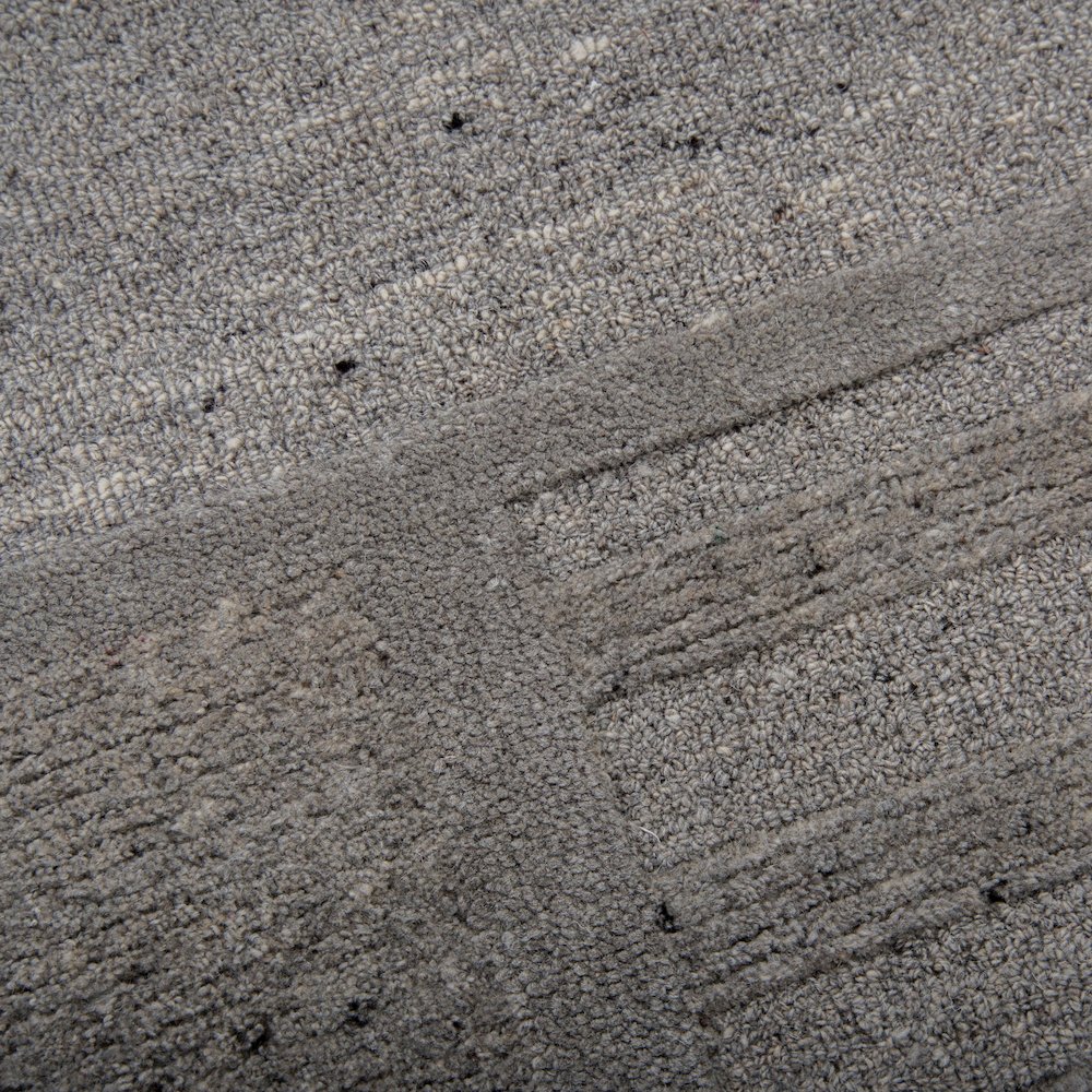 8' x 10' Hand-Tufted Rectangle Rug. Picture 3