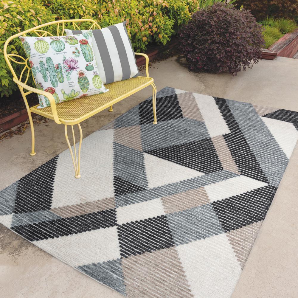 8' x 10' Hand-Tufted Rectangle Rug. Picture 2