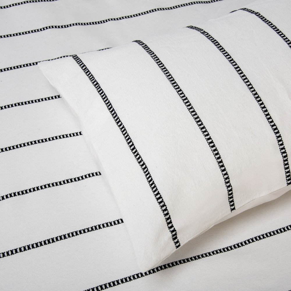 Transitional  106" x 92" Comforter. Picture 3