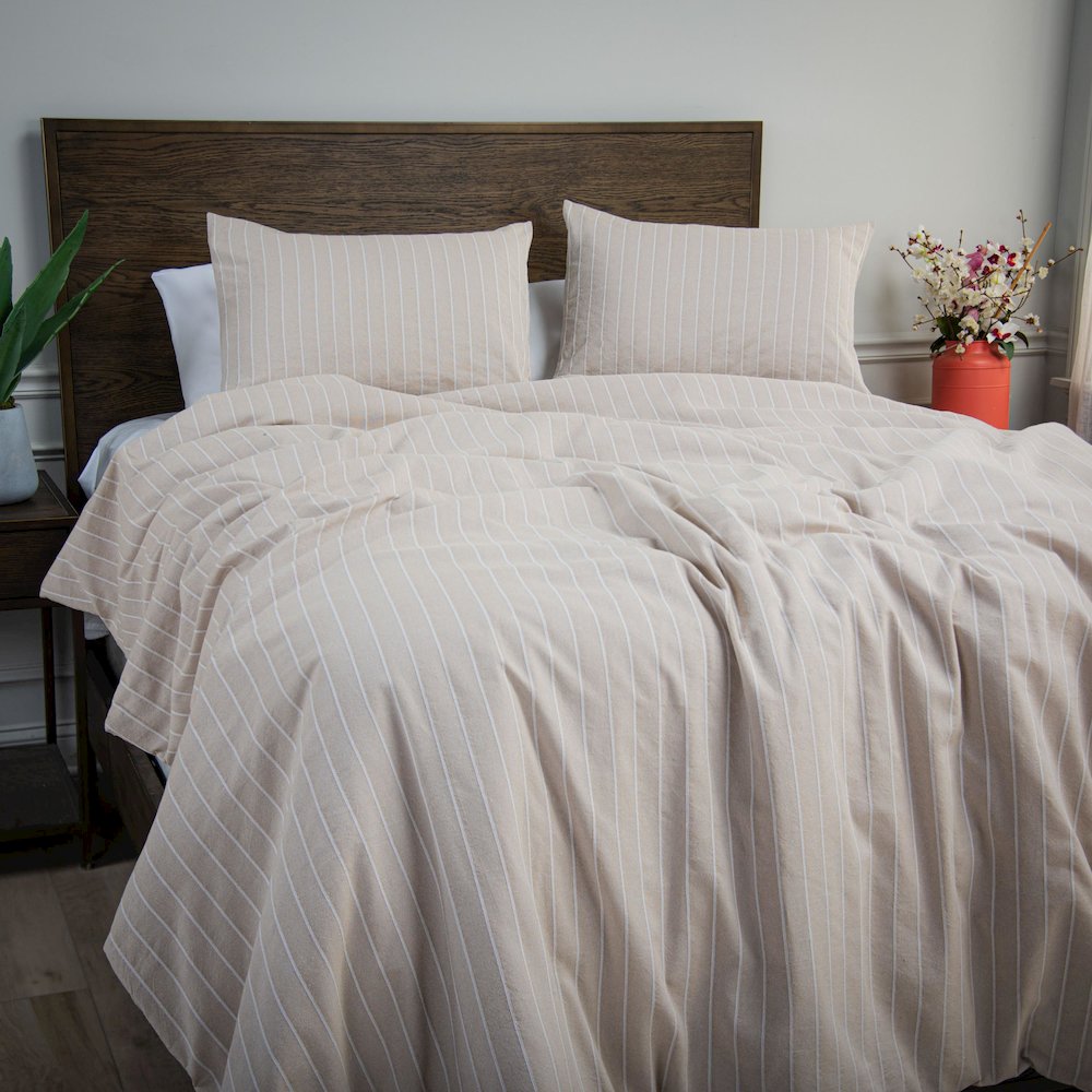 Transitional  106" x 92" Comforter. Picture 2