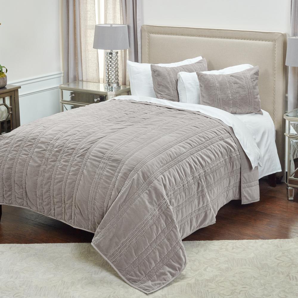 Rizzy Home 20" x 26" Standard Sham- BQ4172. Picture 1