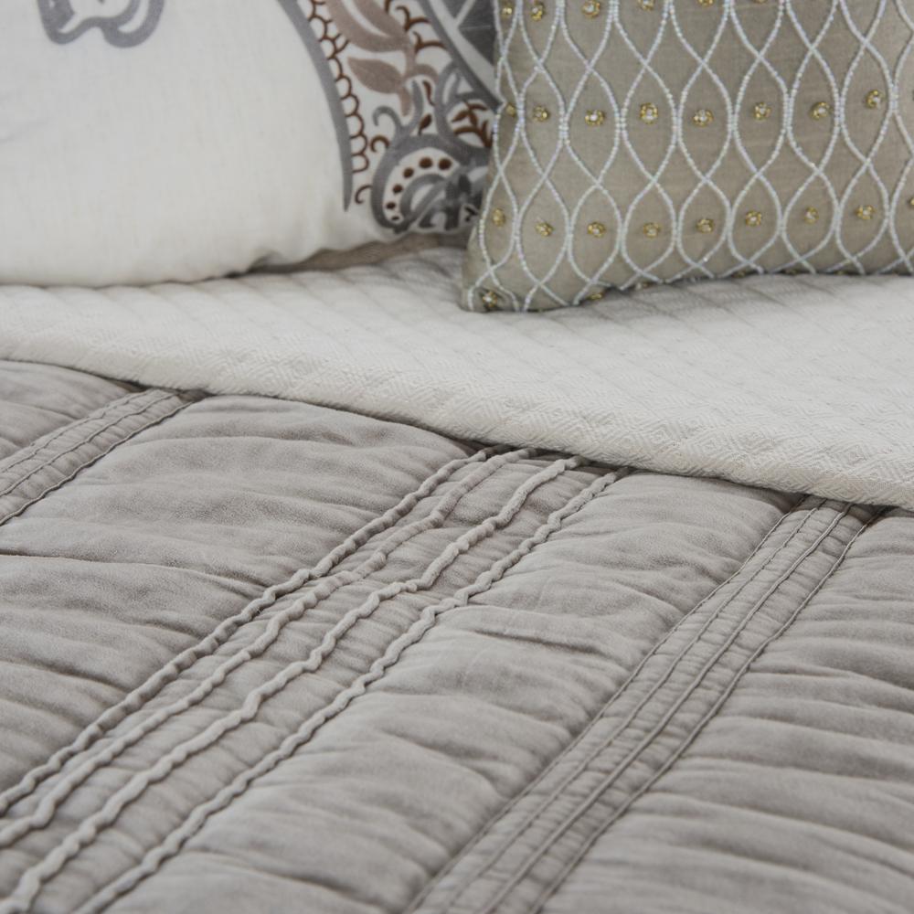 Rizzy Home 20" x 26" Standard Sham- BQ4172. Picture 8