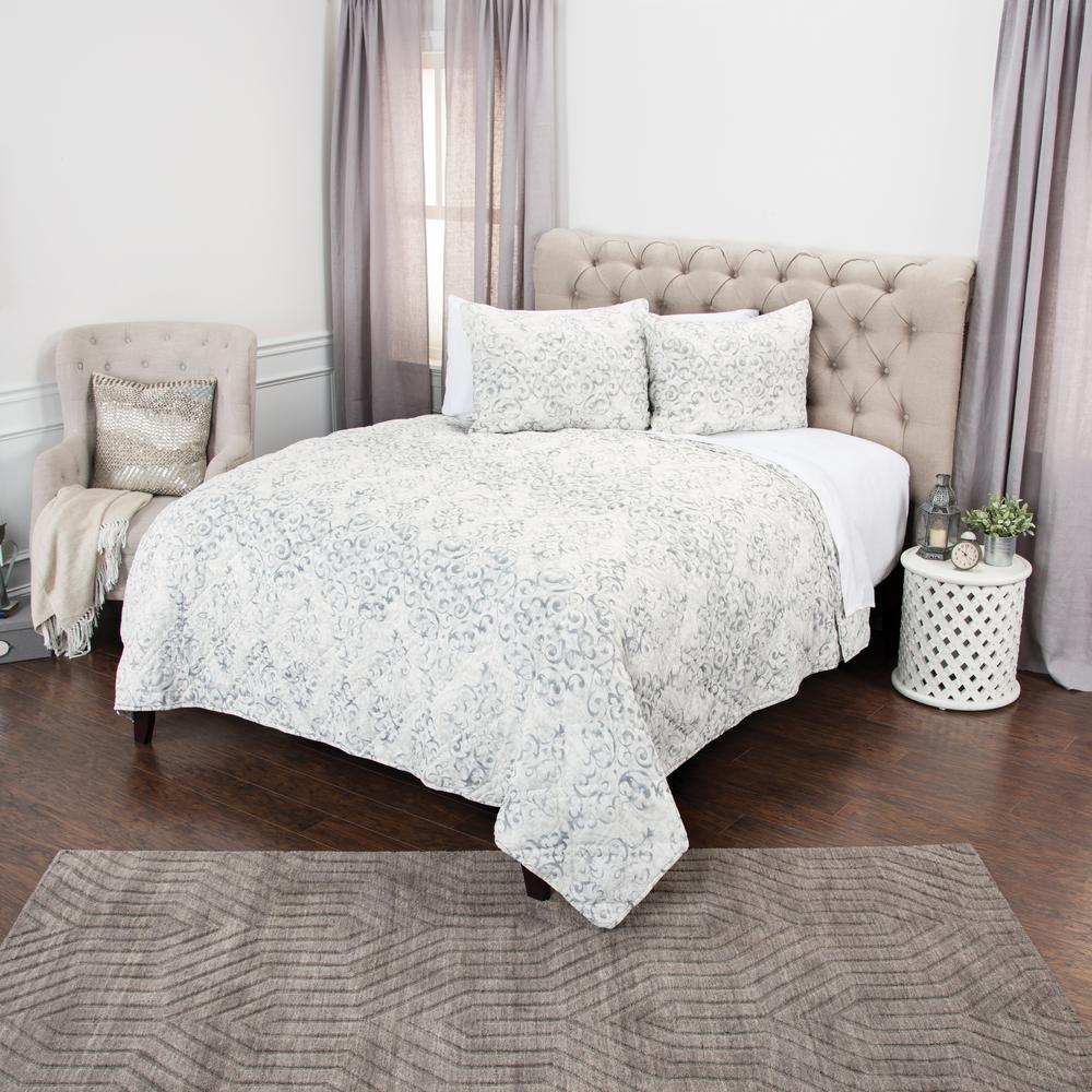 Rizzy Home 70" x 86" Quilt- BQ4571. Picture 1