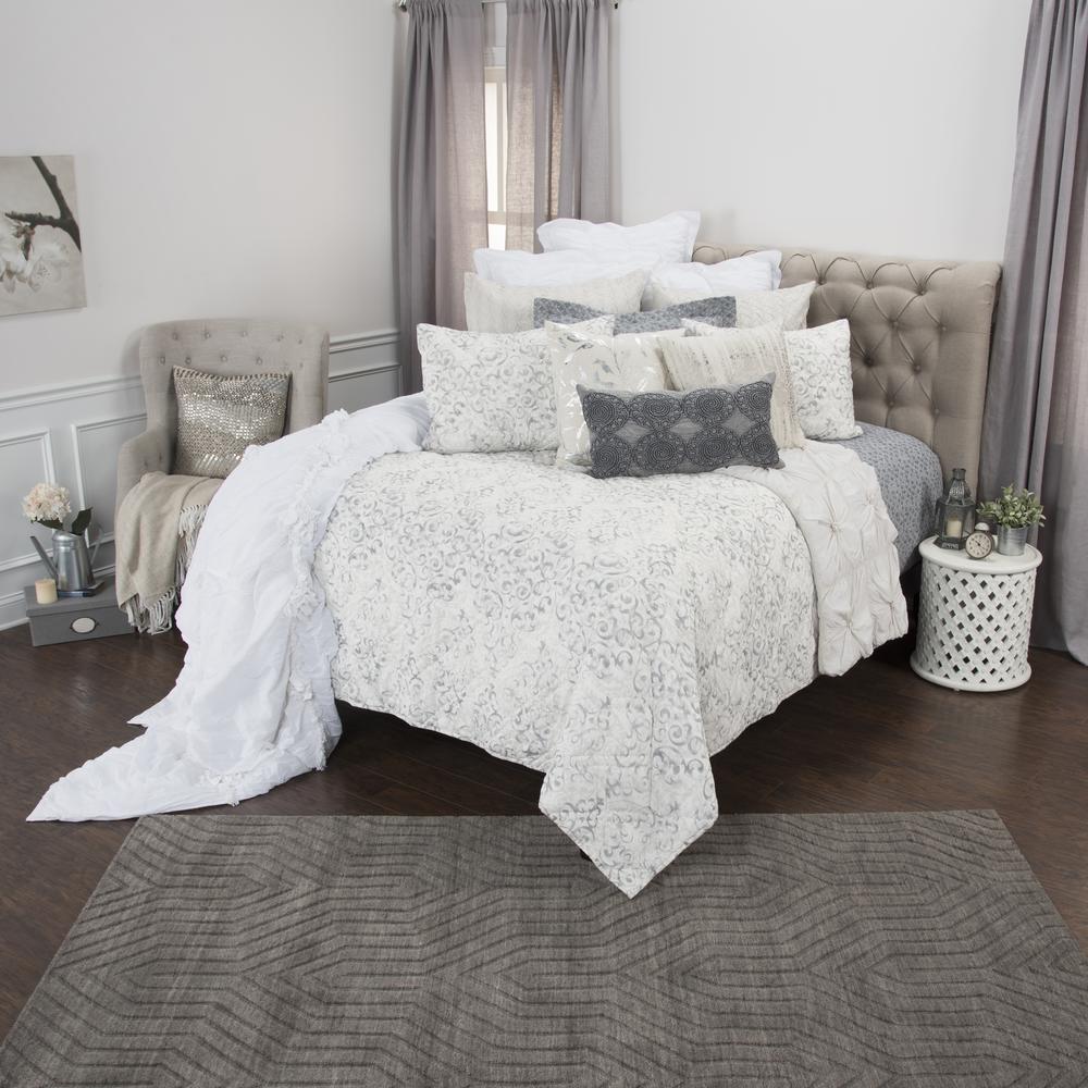 Rizzy Home 70" x 86" Quilt- BQ4571. Picture 4