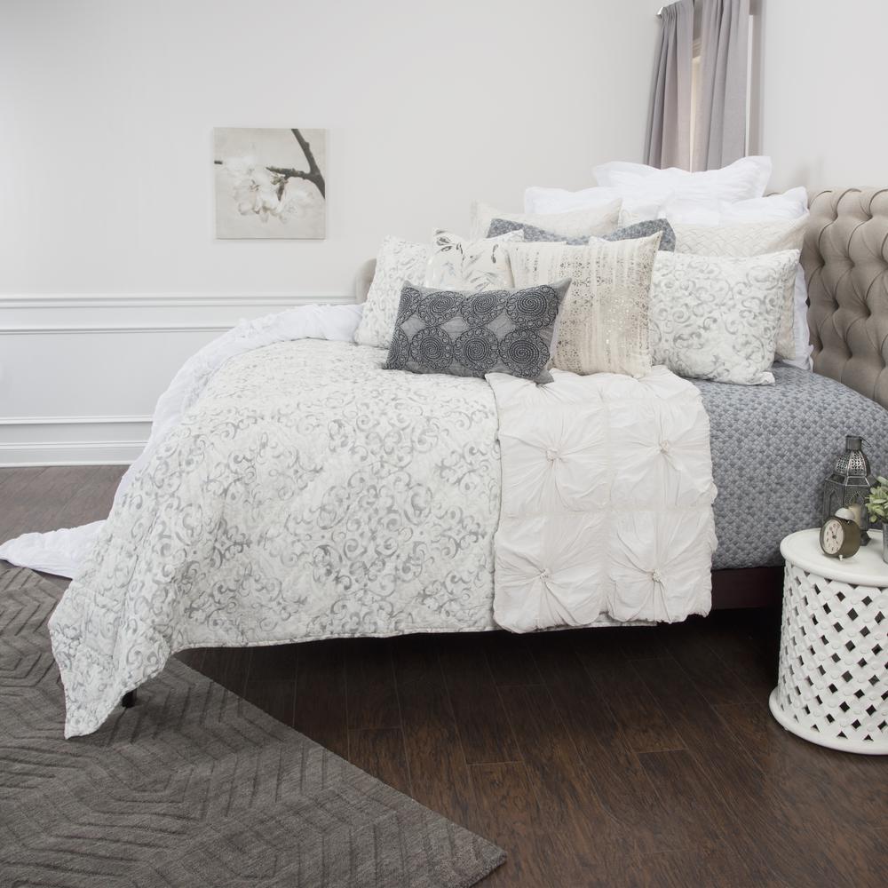 Rizzy Home 70" x 86" Quilt- BQ4571. Picture 6