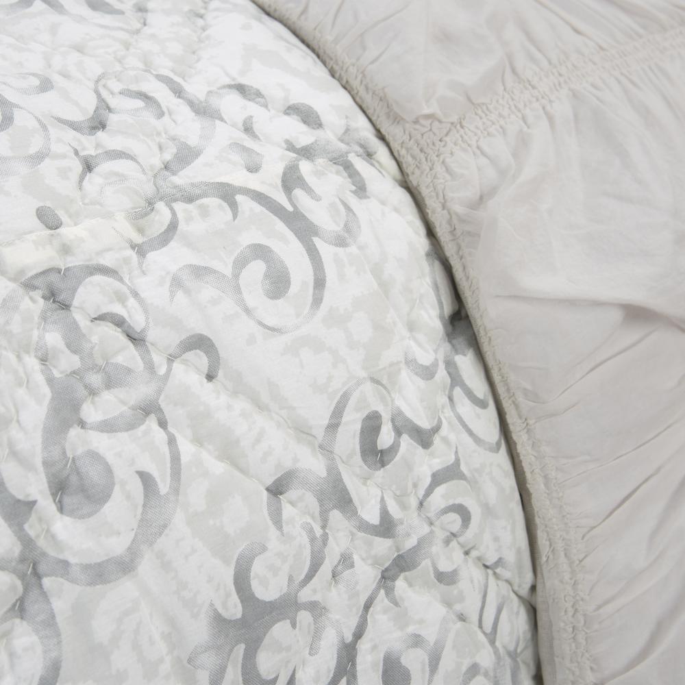 Rizzy Home 70" x 86" Quilt- BQ4571. Picture 8