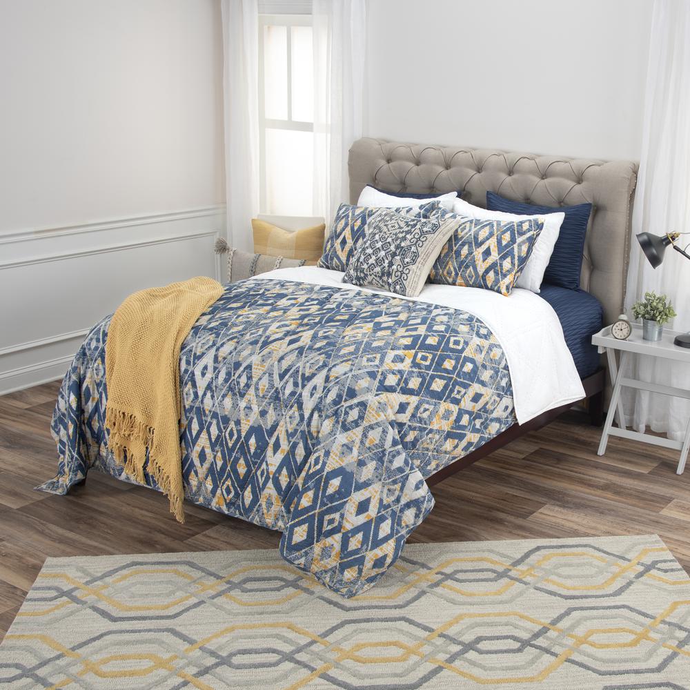 Rizzy Home 70" x 86" Quilt- BQ4590. Picture 3