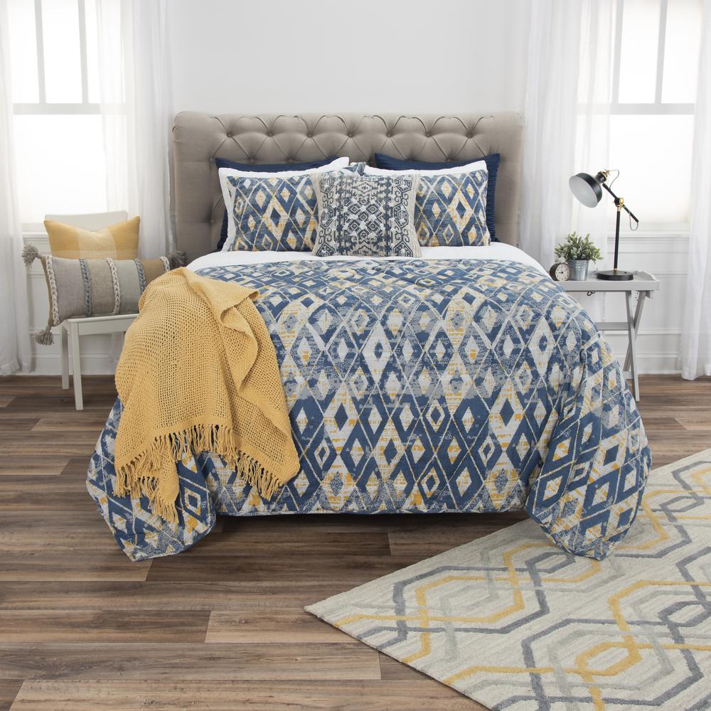 Rizzy Home 70" x 86" Quilt- BQ4590. Picture 4