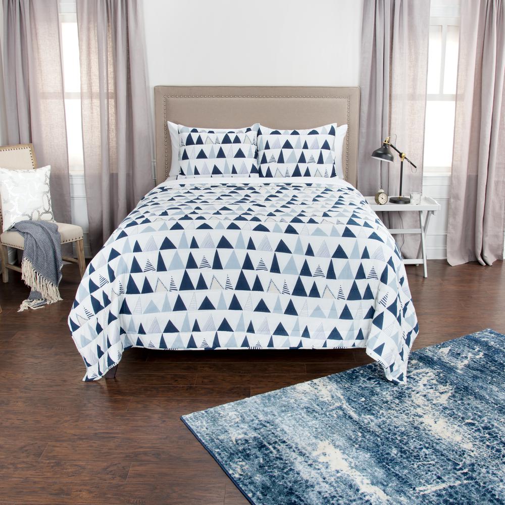 Rizzy Home 70" x 86" Quilt- BQ4593. Picture 1