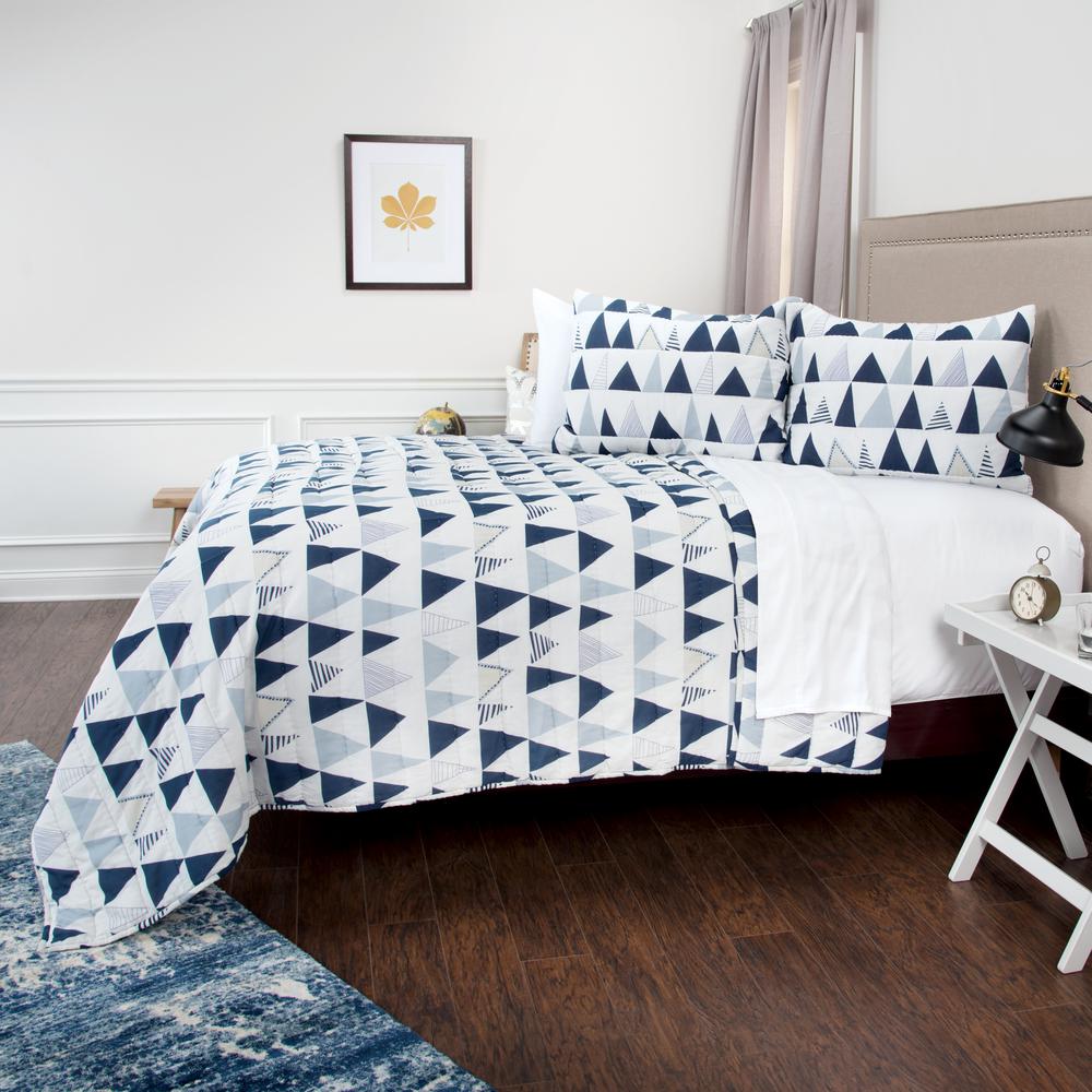 Rizzy Home 70" x 86" Quilt- BQ4593. Picture 2