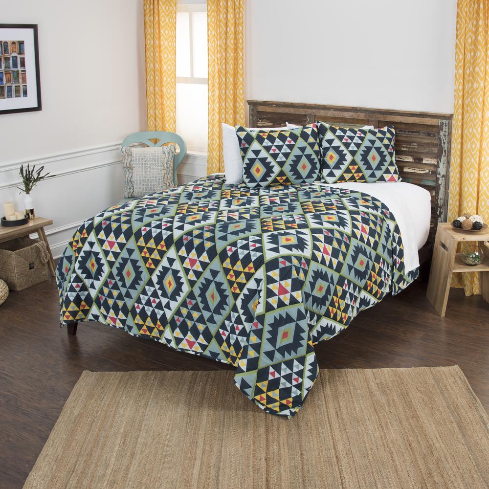 Rizzy Home 70" x 86" Quilt- BQ4618. Picture 1
