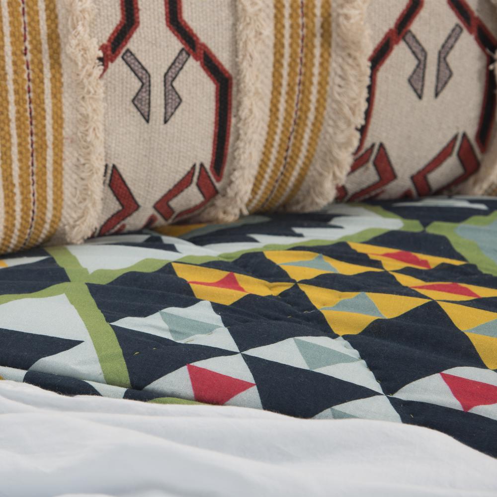 Rizzy Home 70" x 86" Quilt- BQ4618. Picture 7