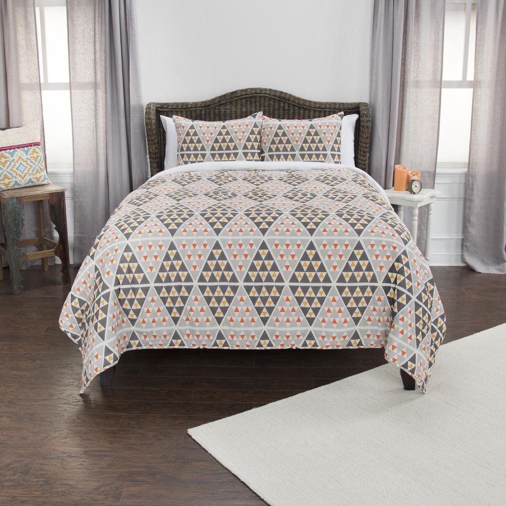 Rizzy Home 70" x 86" Quilt- BQ4621. Picture 1