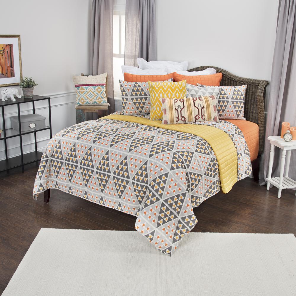 Rizzy Home 70" x 86" Quilt- BQ4621. Picture 3