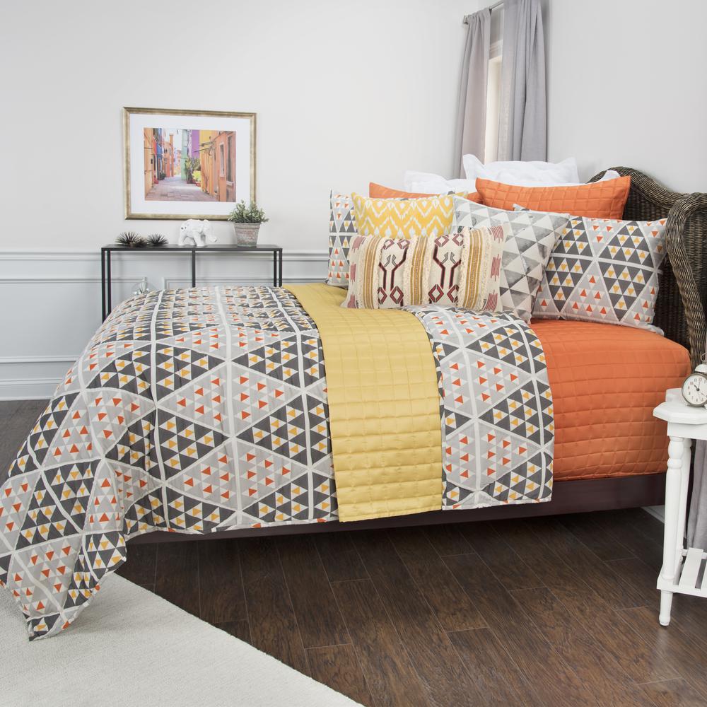 Rizzy Home 70" x 86" Quilt- BQ4621. Picture 5
