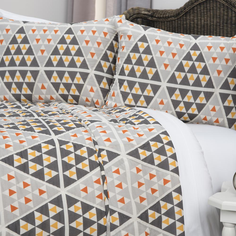 Rizzy Home 70" x 86" Quilt- BQ4621. Picture 6