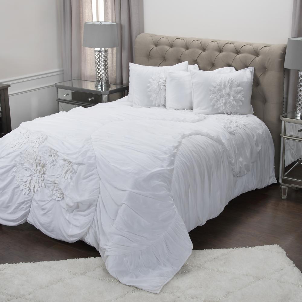 Rizzy Home 68" x 86" Quilt- BT1058. Picture 1