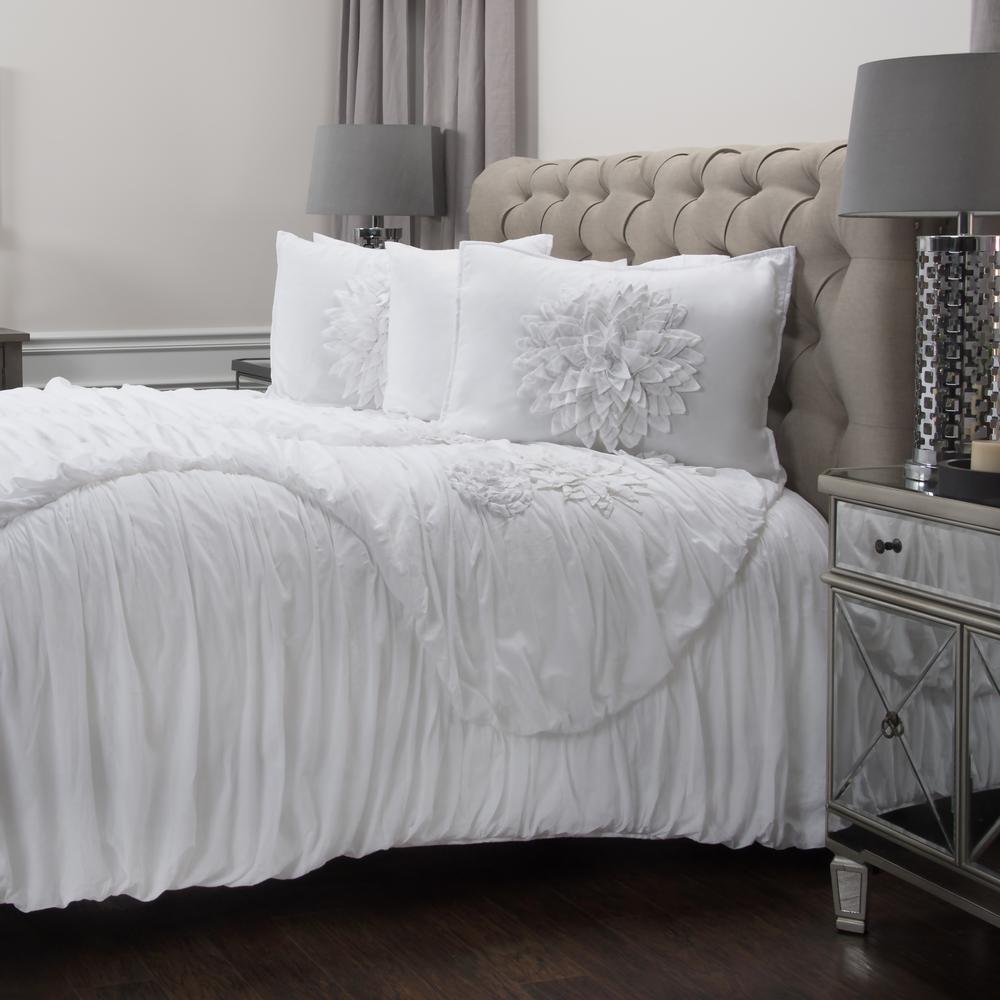 Rizzy Home 68" x 86" Quilt- BT1058. Picture 3
