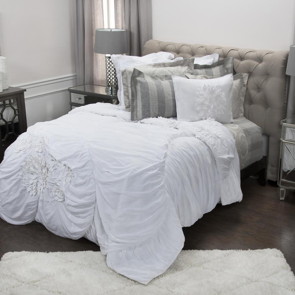 Rizzy Home 68" x 86" Quilt- BT1058. Picture 4