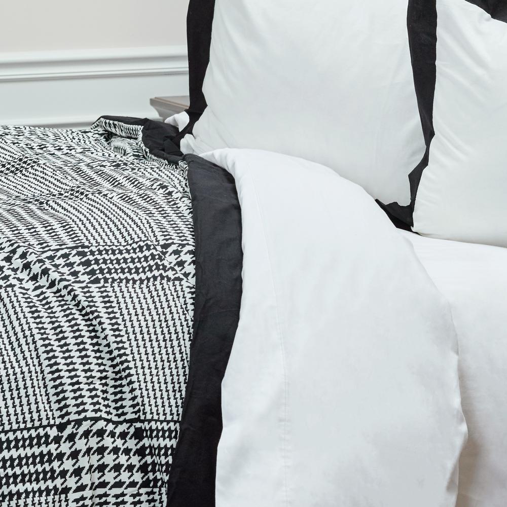 Rizzy Home 68" x 86" Comforter - BT1282. Picture 5
