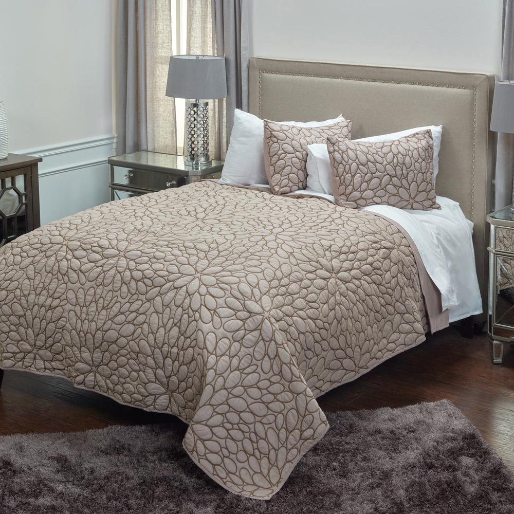 Rizzy Home 20" x 26" Standard Sham- BT1571. Picture 1