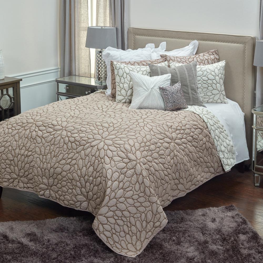 Rizzy Home 20" x 26" Standard Sham- BT1571. Picture 2