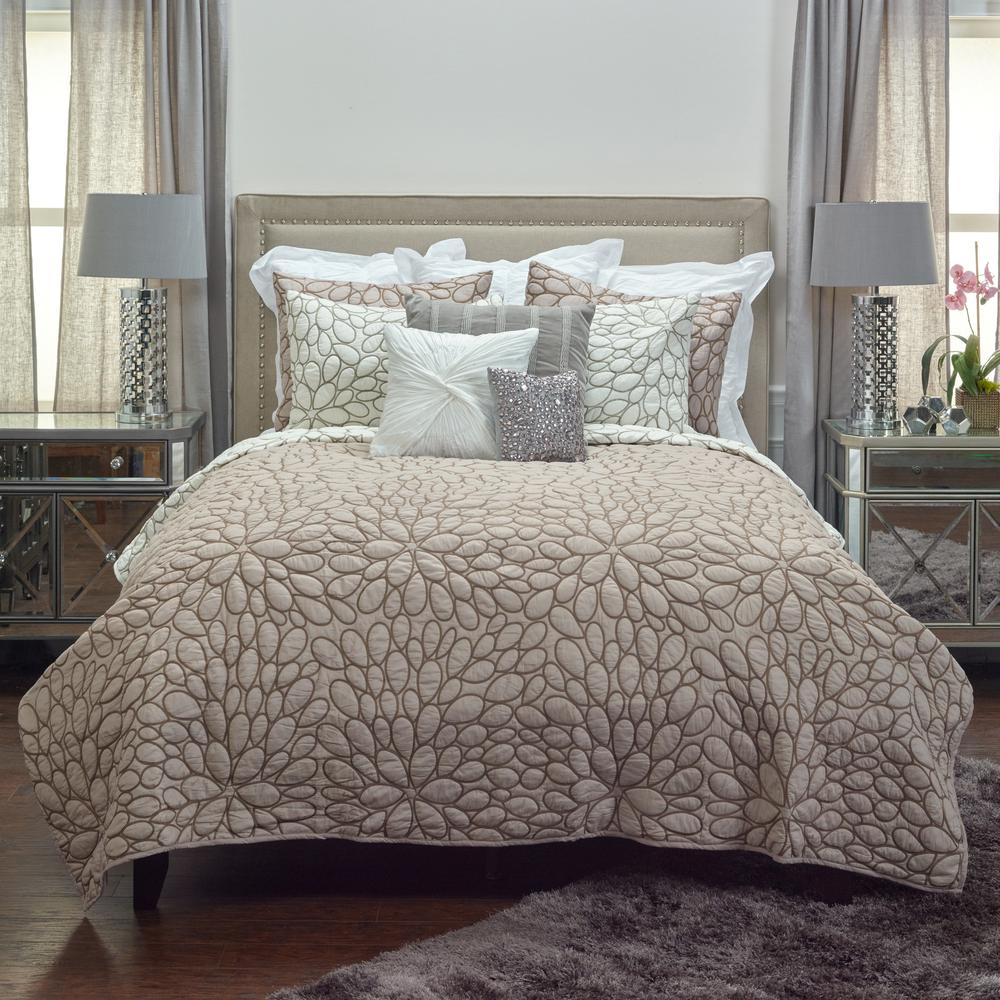 Rizzy Home 20" x 26" Standard Sham- BT1571. Picture 3