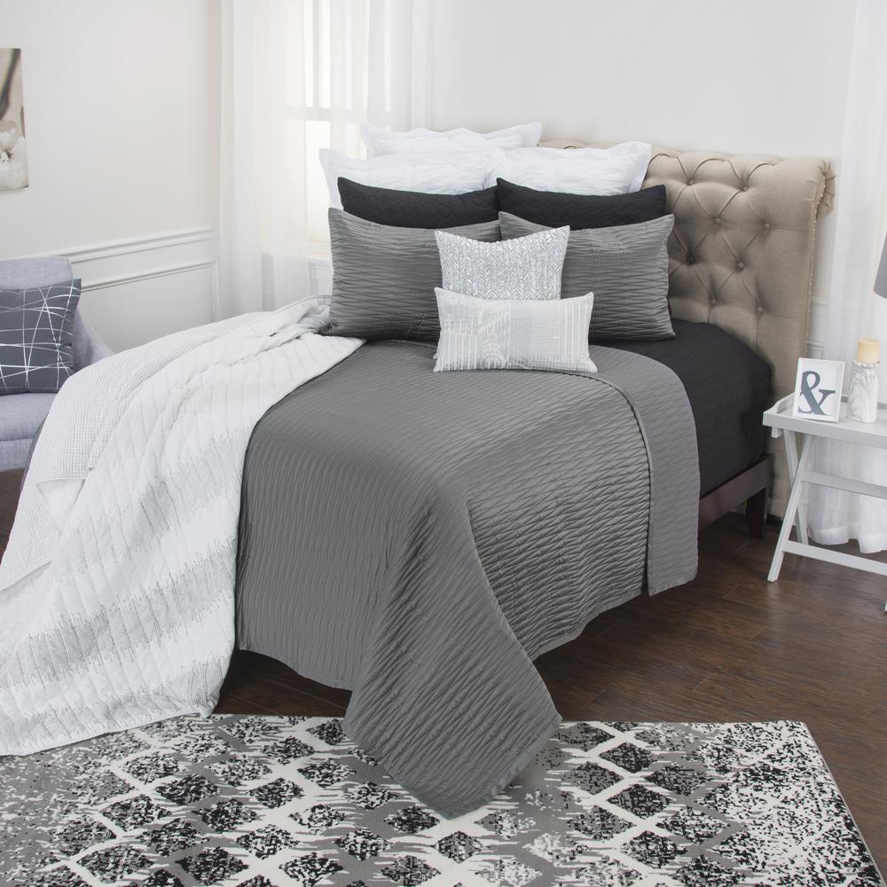 Rizzy Home 90" x 92" Quilt- BT3038. Picture 4