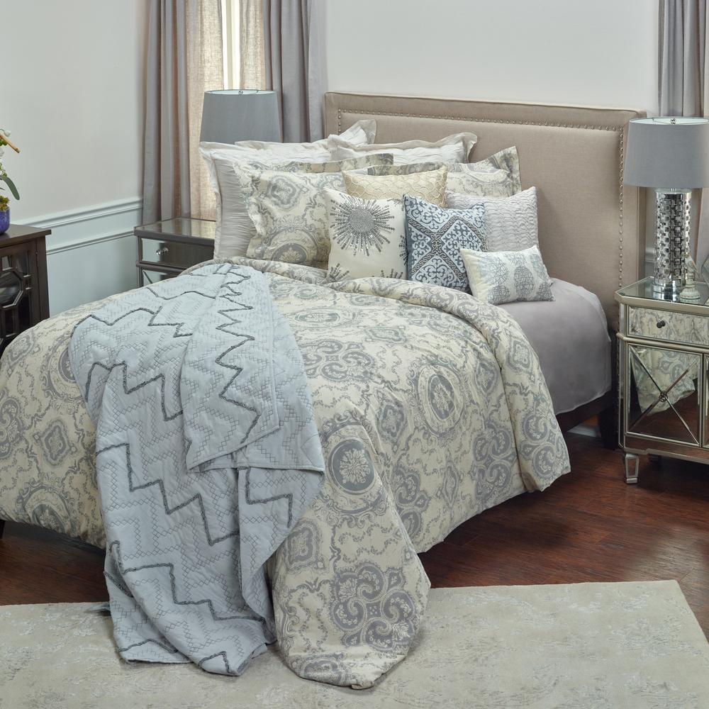 Rizzy Home 70" x 86" Duvet - BT4194. Picture 4