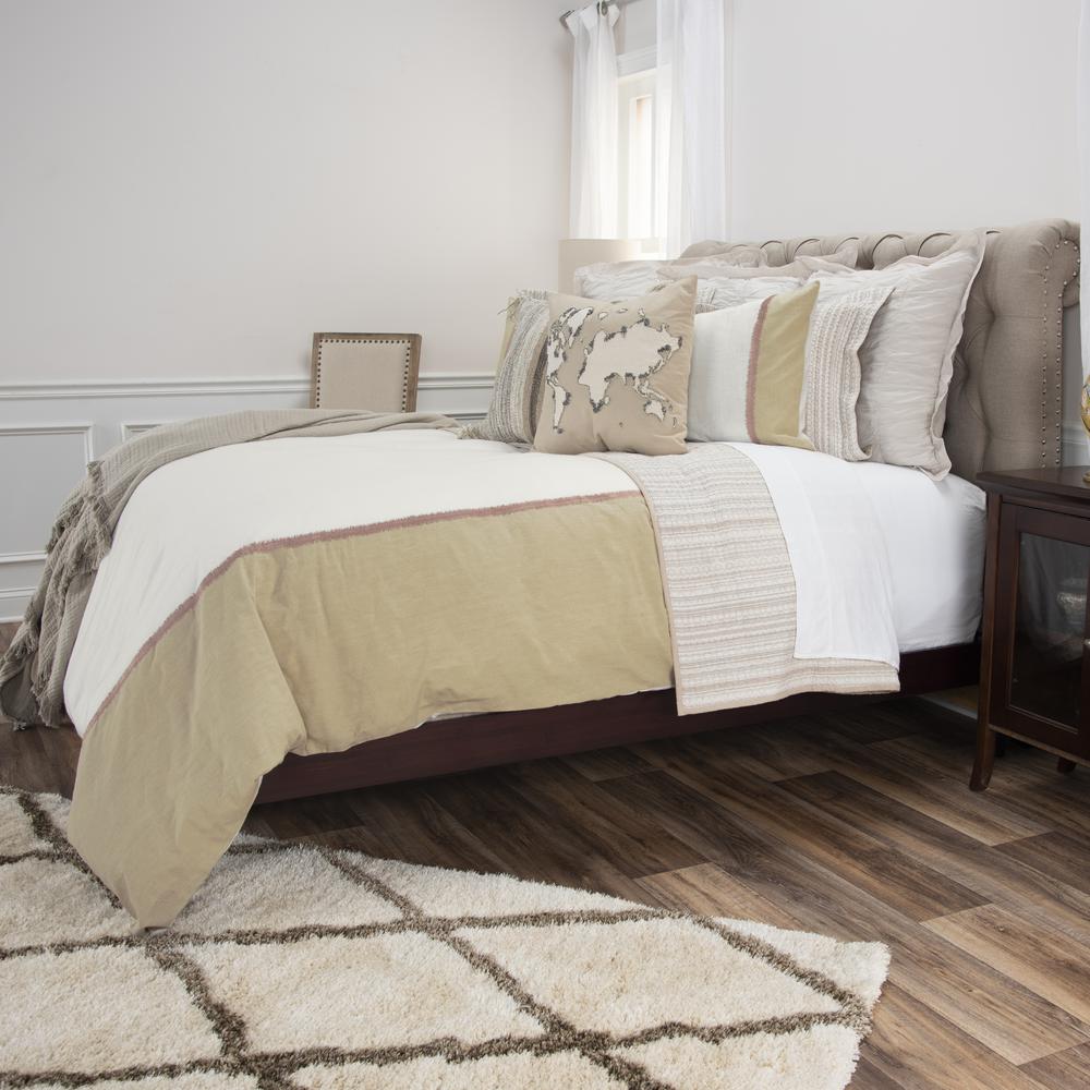 Rizzy Home 96" x 98" Duvet - BT4443. Picture 5