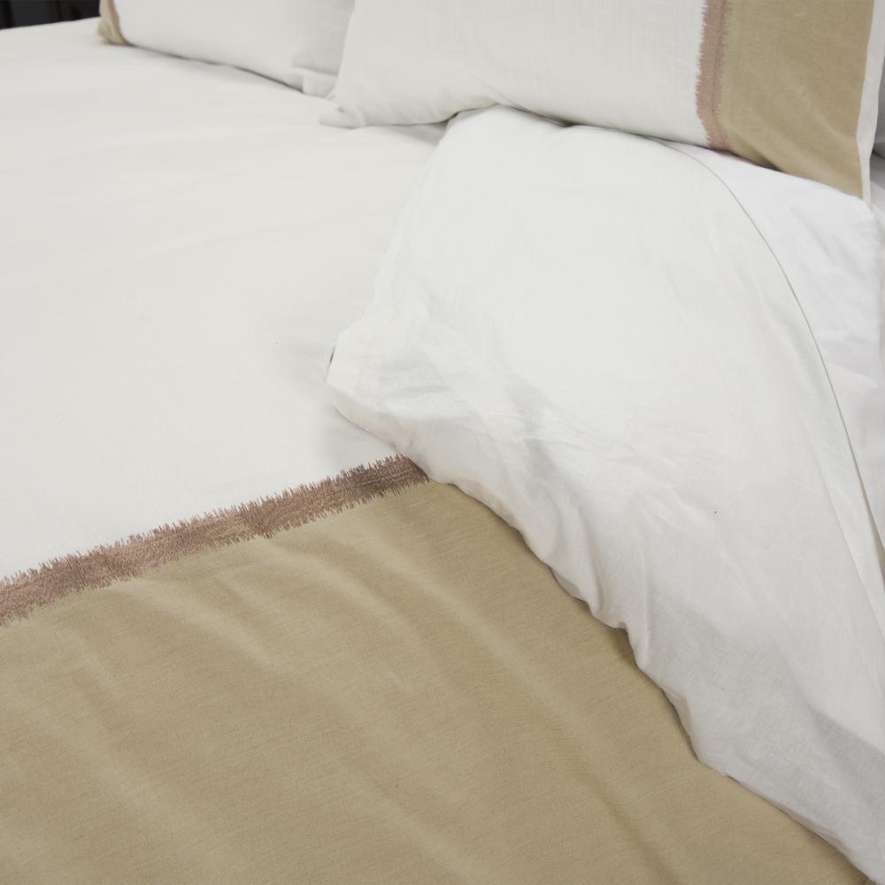 Rizzy Home 96" x 98" Duvet - BT4443. Picture 6