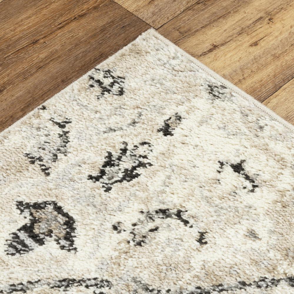 5' x 7" Machine-Made Rectangle Rug. Picture 5