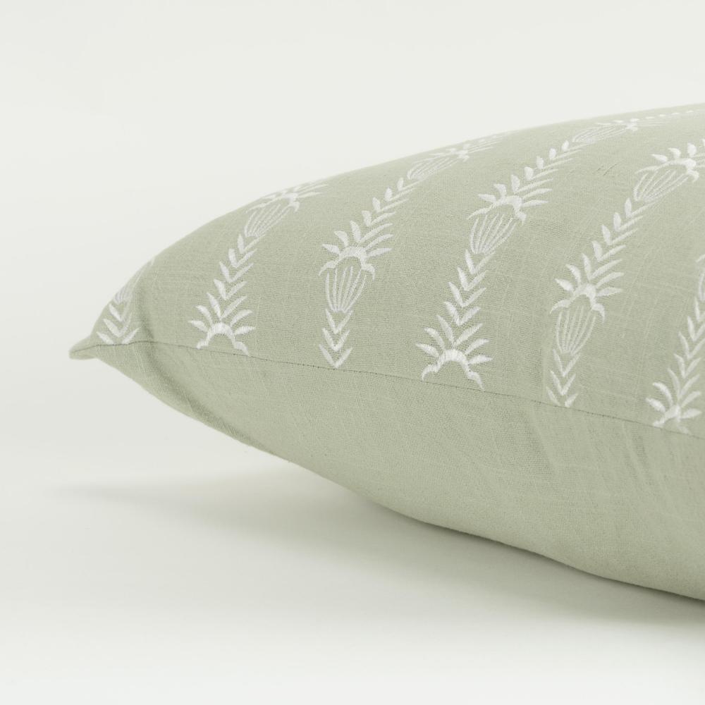 20"X20" 1 down filled pillow. Picture 4