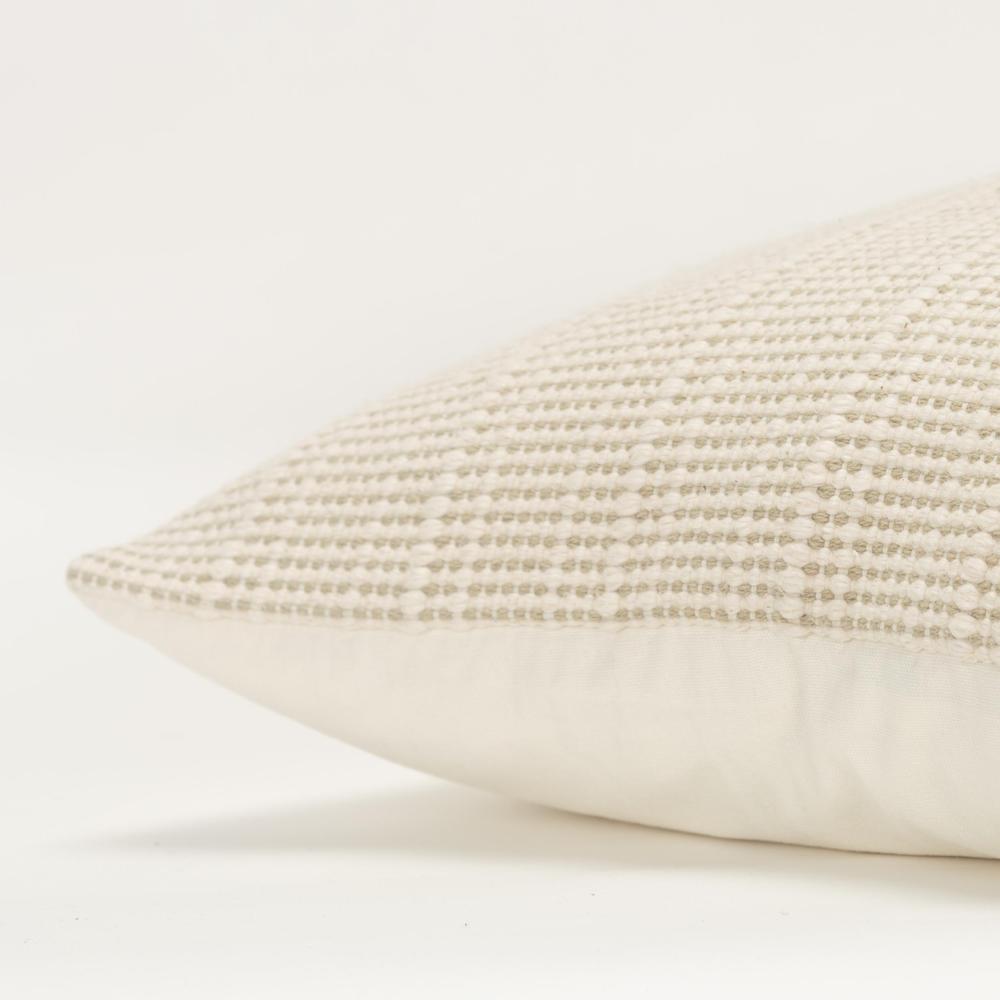 20"X20" 1 down filled pillow. Picture 5