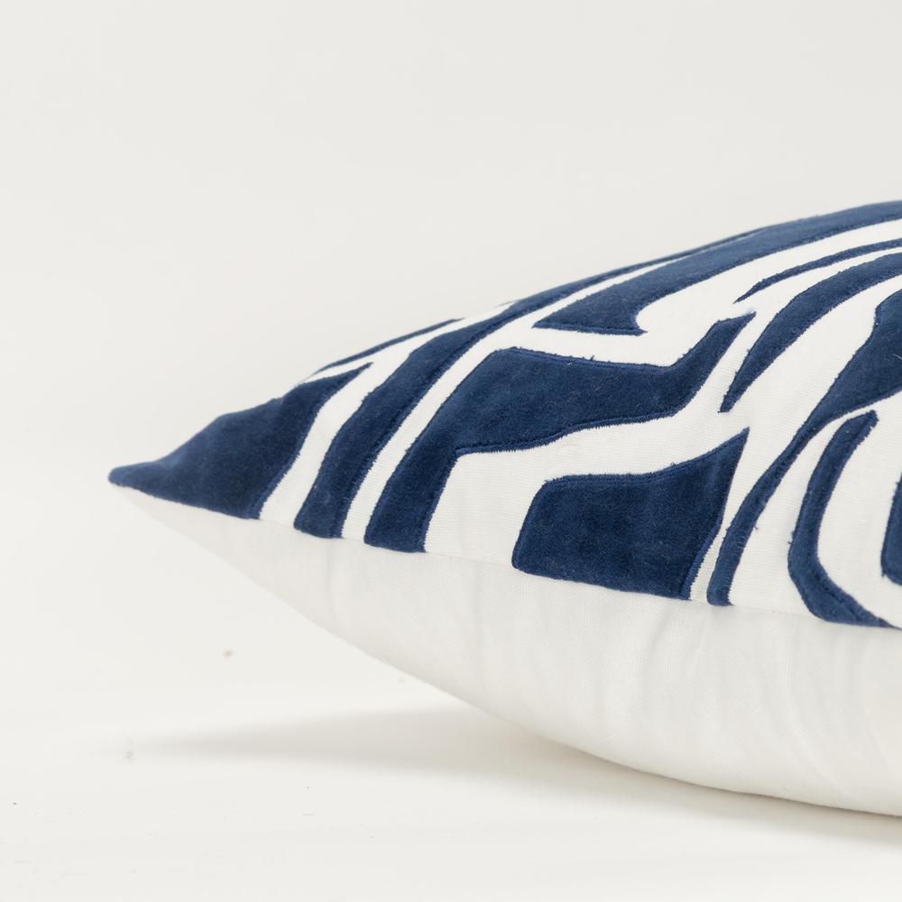 20"X20" 1 down filled pillow. Picture 5